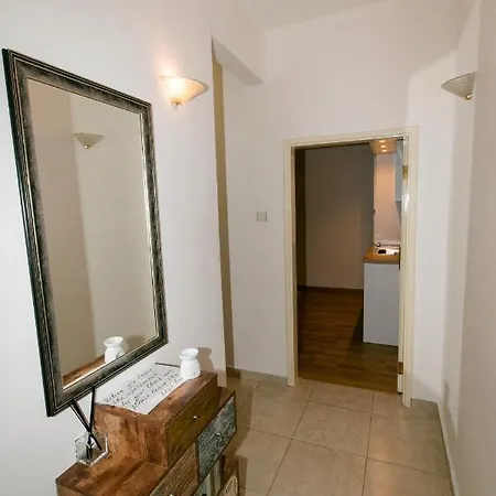 Helan One Top Center Apartment *